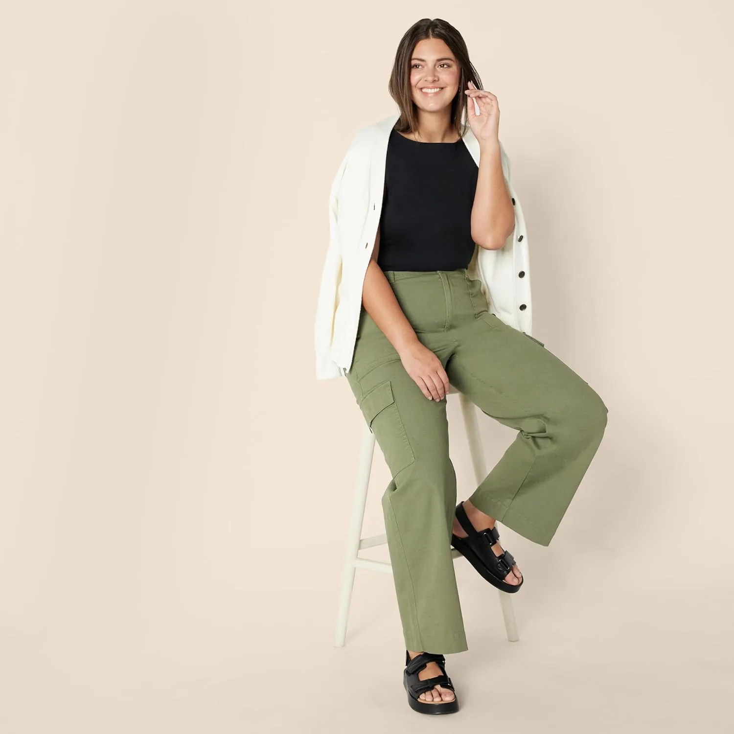 Amazon Essentials Women's High-Rise Regular-Fit Full-Length Cargo Khaki Pant