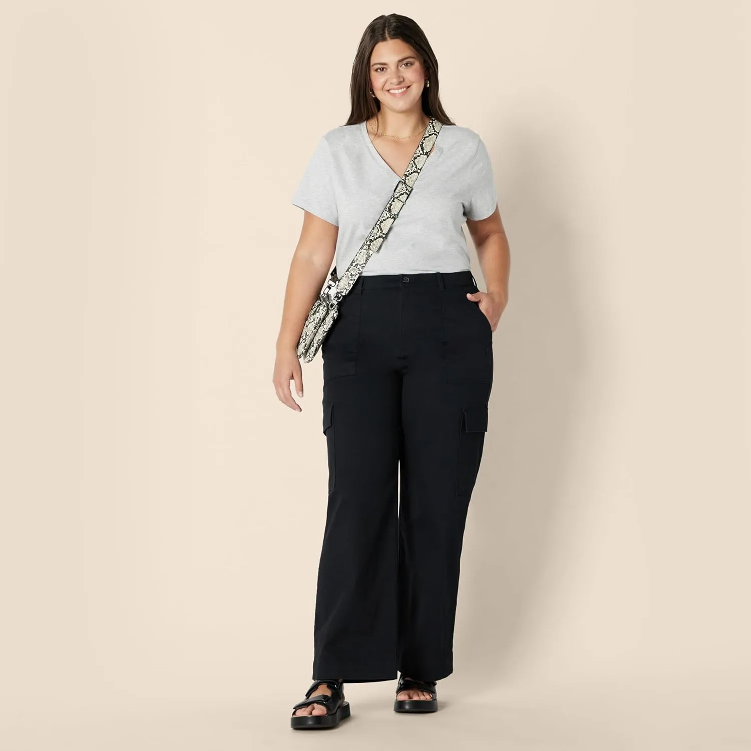 Amazon Essentials Women's High-Rise Regular-Fit Full-Length Cargo Khaki Pant