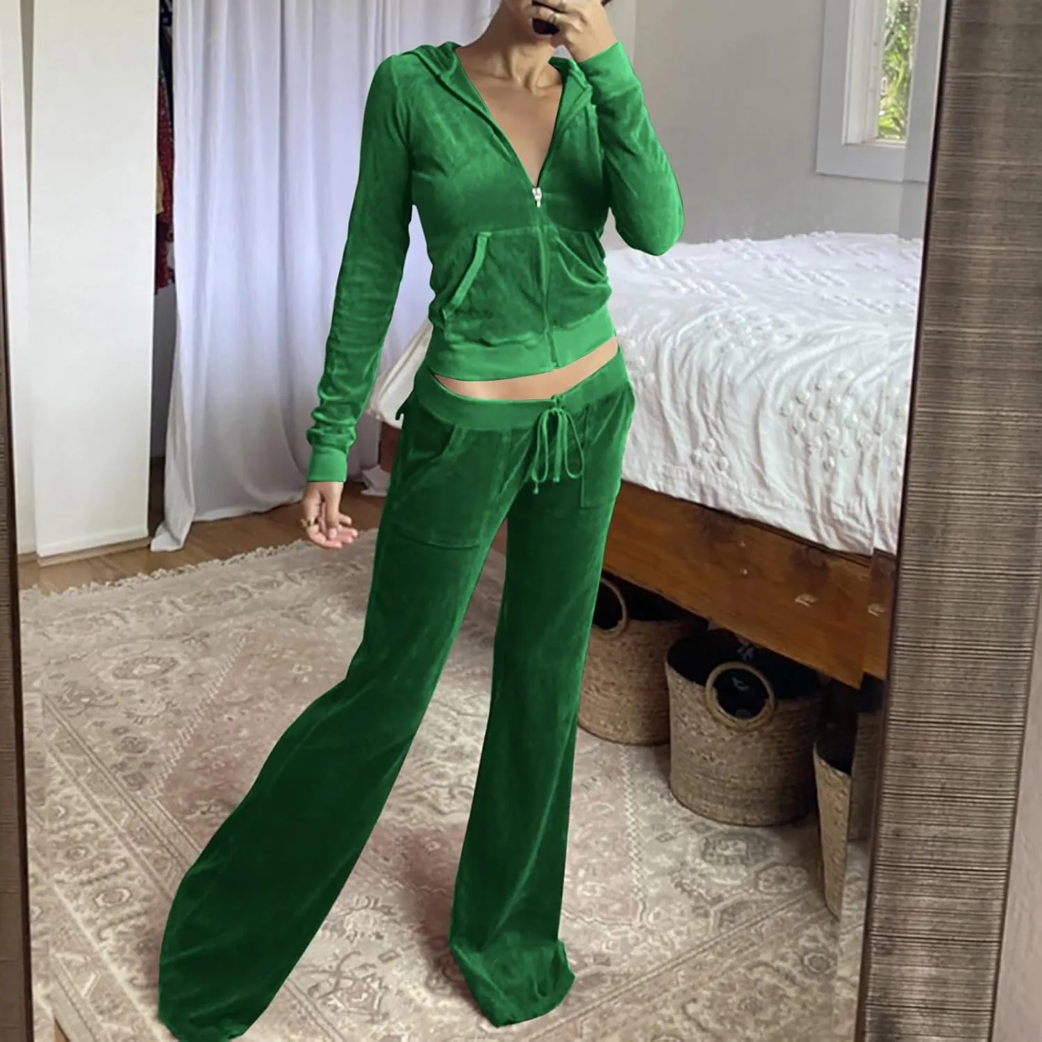 Women 2 Piece Velour Tracksuits Long Sleeve Full Zip Hoodie Cropped Jacket and Sweatpants Velvet Y2K Sweatsuit Set